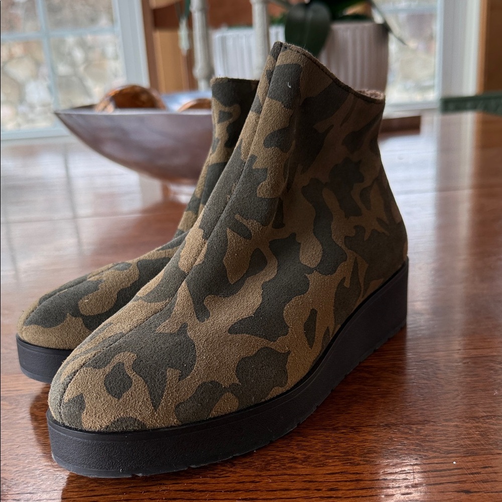 Lucky brand suedeCamouflage Ankle Boots